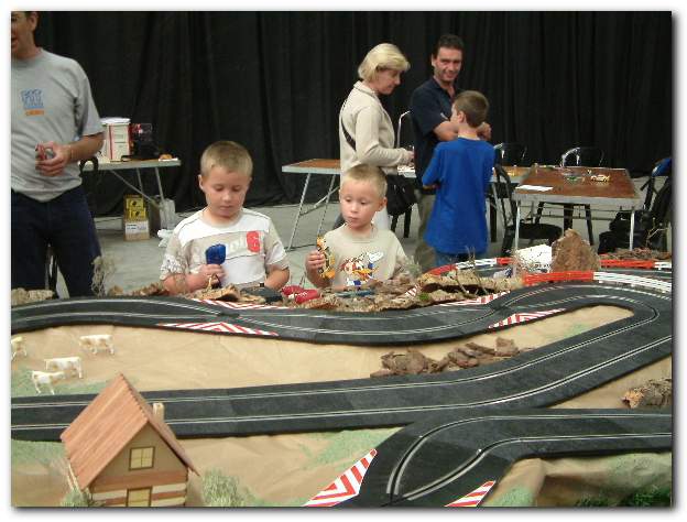 602x451 pixels (47K)