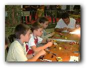 Tothom molt pendent.